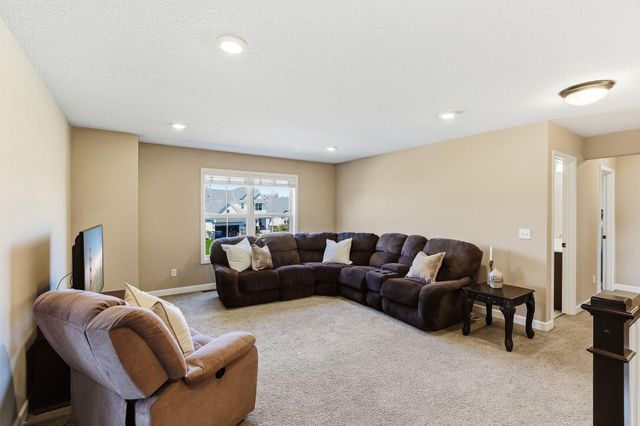4469 Schilling Way, Woodbury, MN 55129
