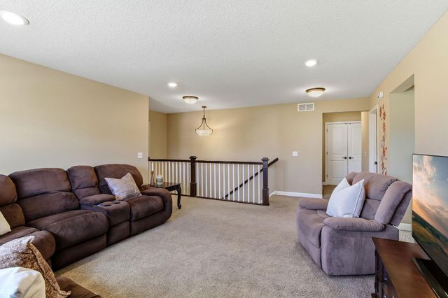 4469 Schilling Way, Woodbury, MN 55129