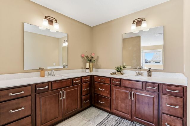 4469 Schilling Way, Woodbury, MN 55129