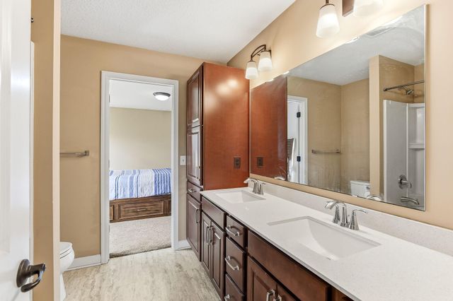 4469 Schilling Way, Woodbury, MN 55129