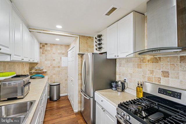 1006 THORNTON CT, North Wales, PA 19454