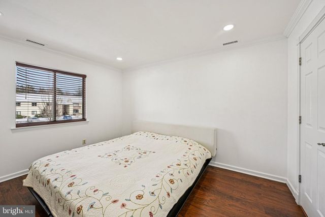 1006 THORNTON CT, North Wales, PA 19454