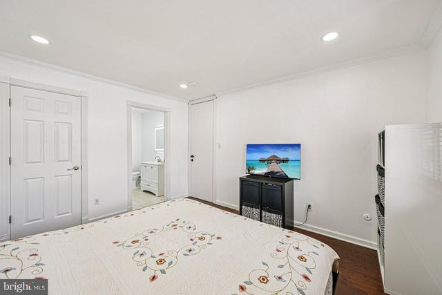 1006 THORNTON CT, North Wales, PA 19454