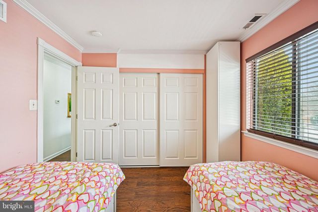 1006 THORNTON CT, North Wales, PA 19454