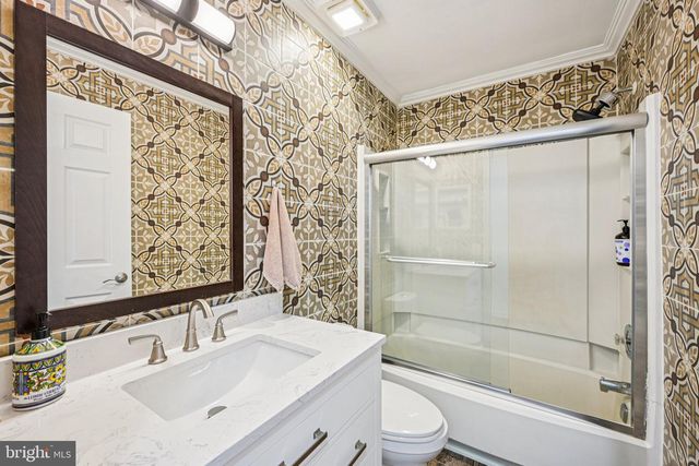 1006 THORNTON CT, North Wales, PA 19454