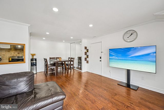 1006 THORNTON CT, North Wales, PA 19454