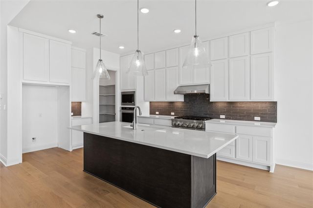 905 S Hemingway LOOP, Liberty Hill, TX 78642