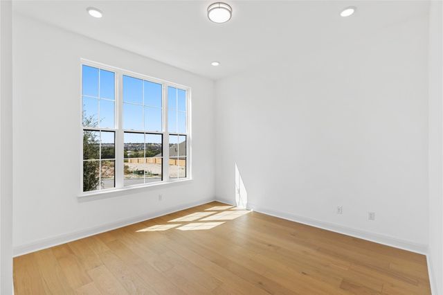 905 S Hemingway LOOP, Liberty Hill, TX 78642