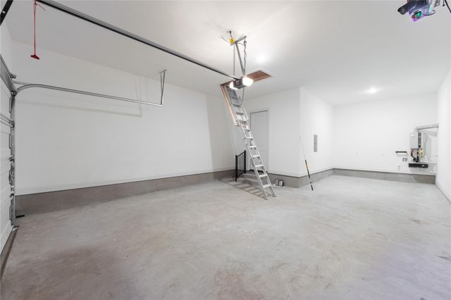 905 S Hemingway LOOP, Liberty Hill, TX 78642