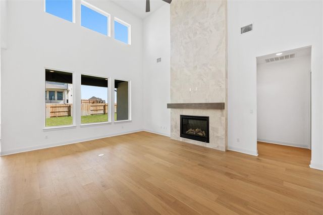 905 S Hemingway LOOP, Liberty Hill, TX 78642