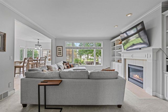601 E CARRINGTON LANE, Appleton, WI 54913