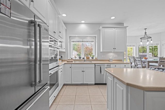 601 E CARRINGTON LANE, Appleton, WI 54913