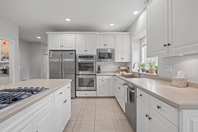 601 E CARRINGTON LANE, Appleton, WI 54913