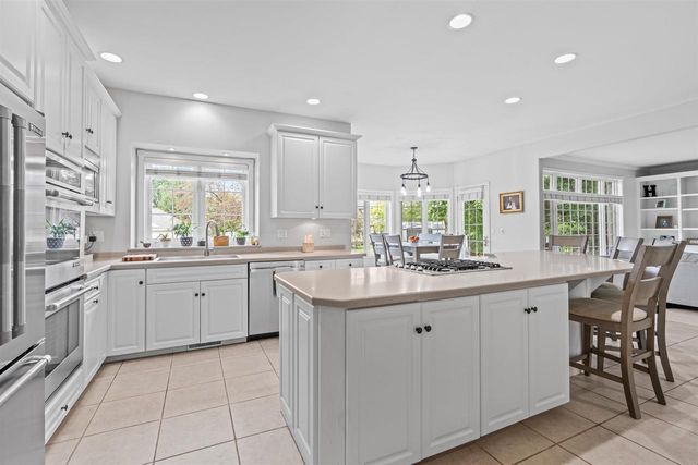 601 E CARRINGTON LANE, Appleton, WI 54913