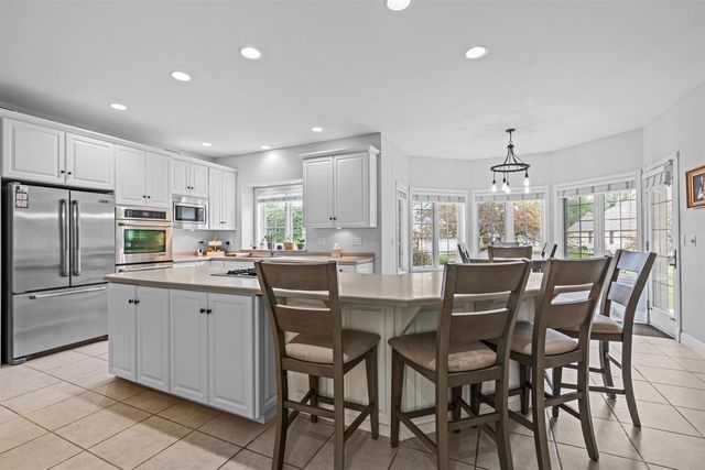 601 E CARRINGTON LANE, Appleton, WI 54913