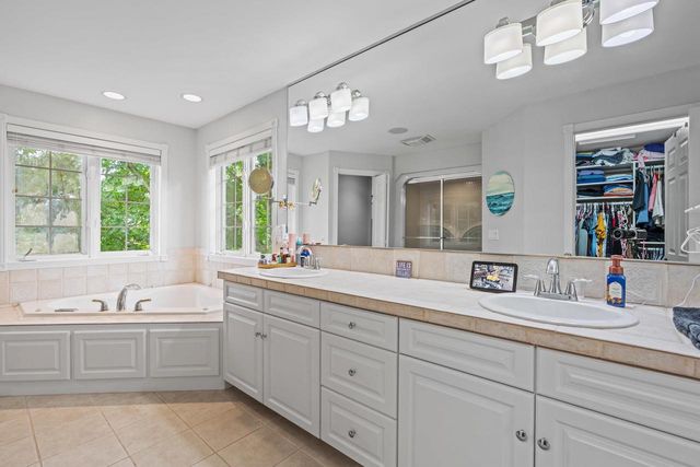 601 E CARRINGTON LANE, Appleton, WI 54913