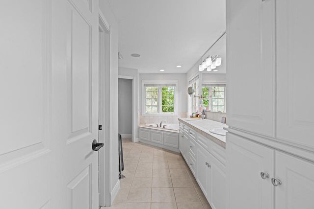 601 E CARRINGTON LANE, Appleton, WI 54913
