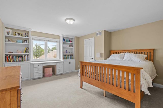 601 E CARRINGTON LANE, Appleton, WI 54913
