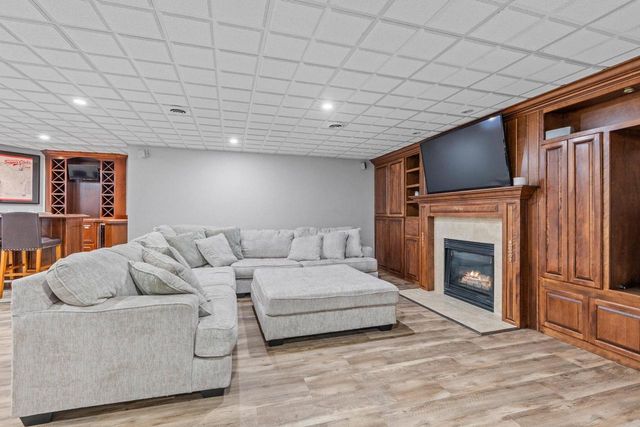 601 E CARRINGTON LANE, Appleton, WI 54913