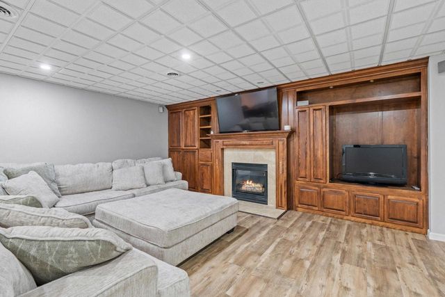 601 E CARRINGTON LANE, Appleton, WI 54913
