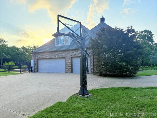 4224 S 69th West Avenue, Tulsa, OK 74107