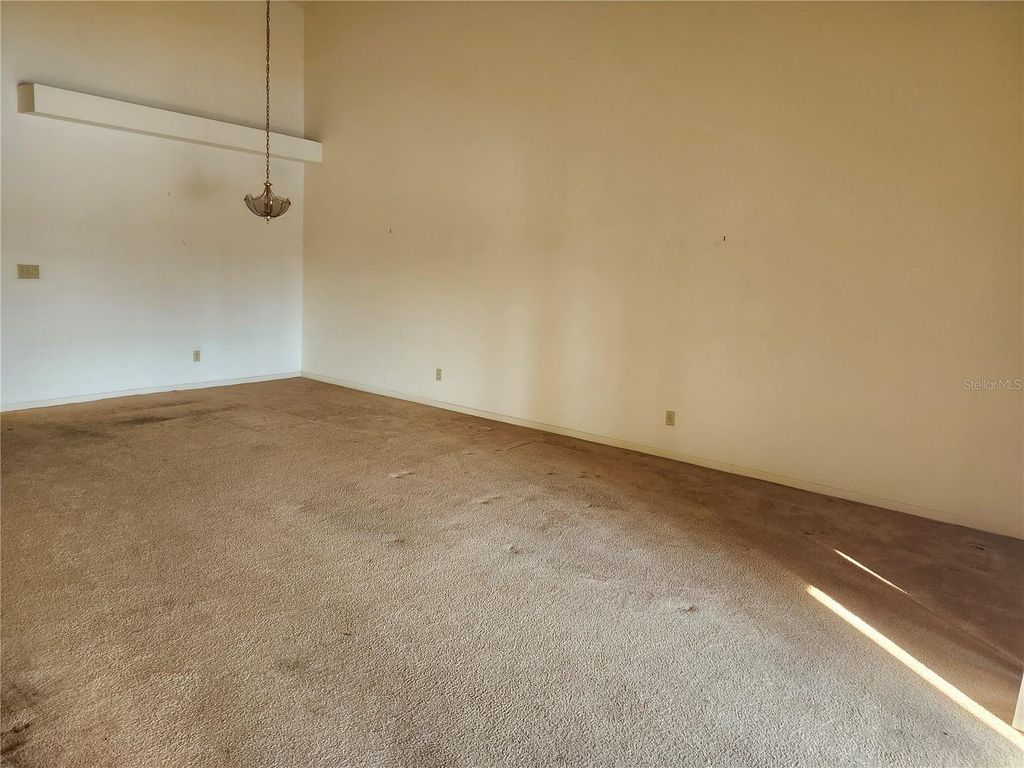 Image 12 of property listing at 9896 LAKE SEMINOLE DRIVE E, Largo, FL 33773