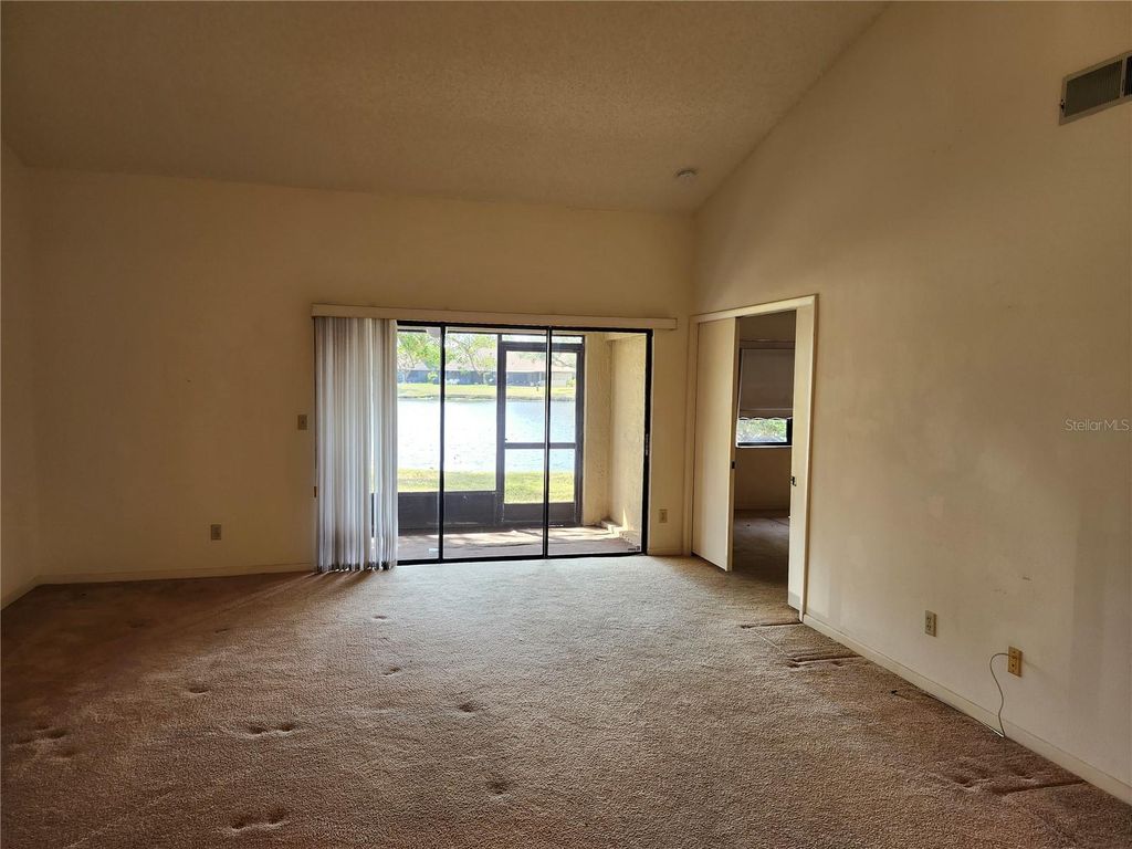 Image 27 of property listing at 9896 LAKE SEMINOLE DRIVE E, Largo, FL 33773