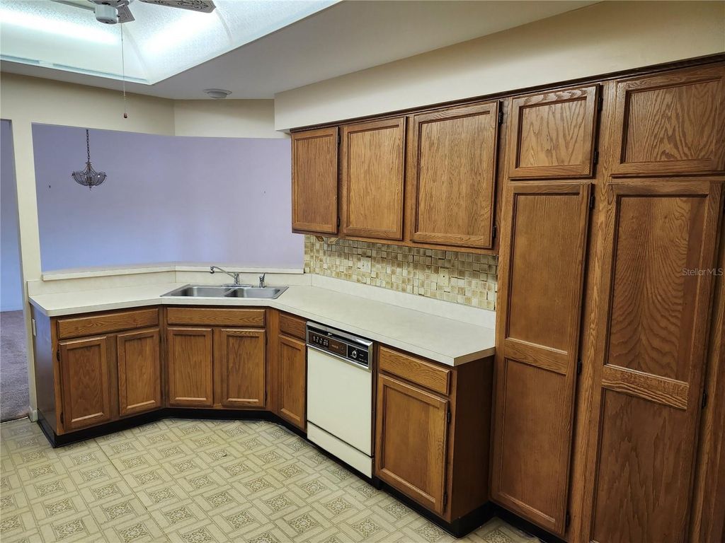 Image 4 of property listing at 9896 LAKE SEMINOLE DRIVE E, Largo, FL 33773