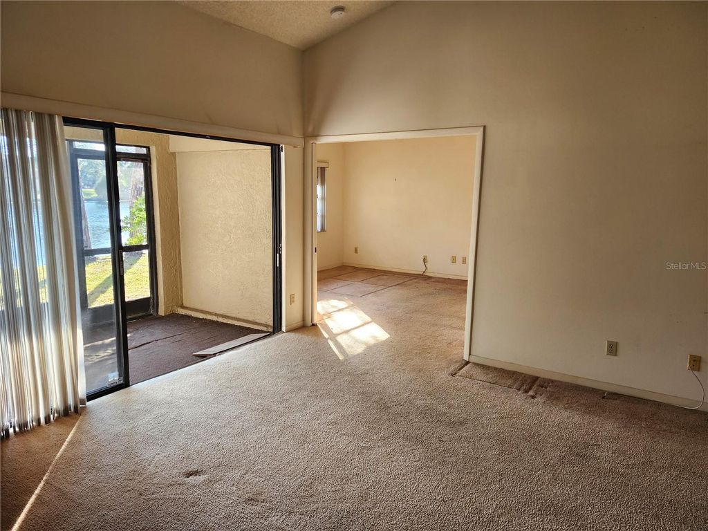 Image 9 of property listing at 9896 LAKE SEMINOLE DRIVE E, Largo, FL 33773