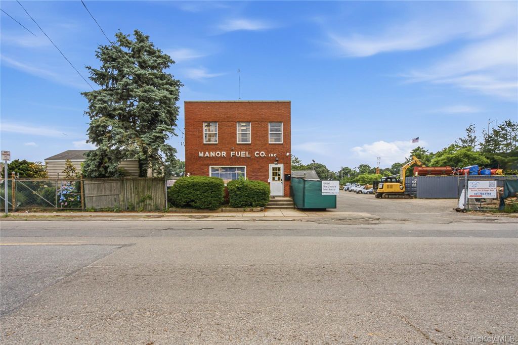 152 Railroad Street, Huntington Station, NY 11746 — exterior