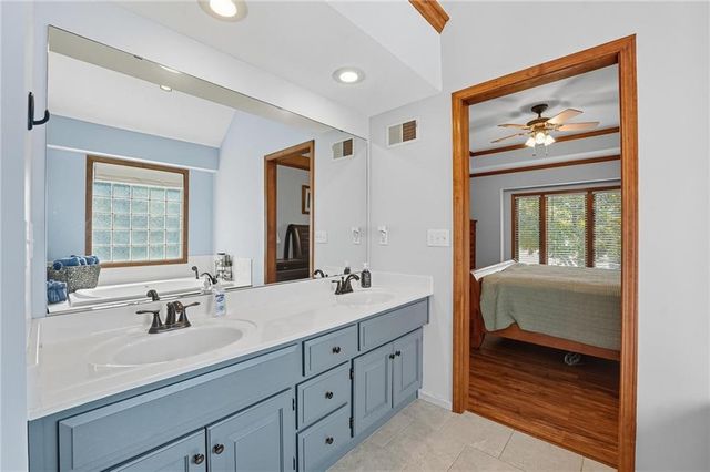 902 Aspen Drive, Smithville, MO 64089