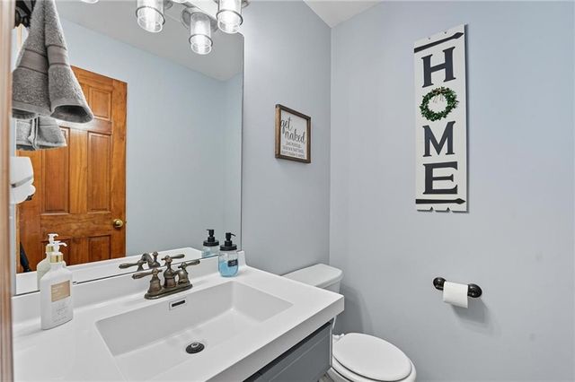 902 Aspen Drive, Smithville, MO 64089