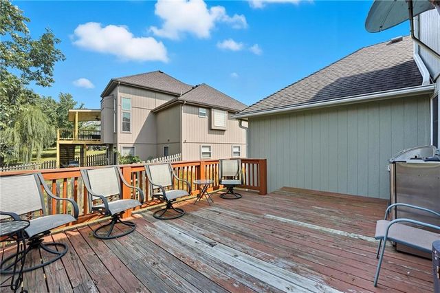 902 Aspen Drive, Smithville, MO 64089