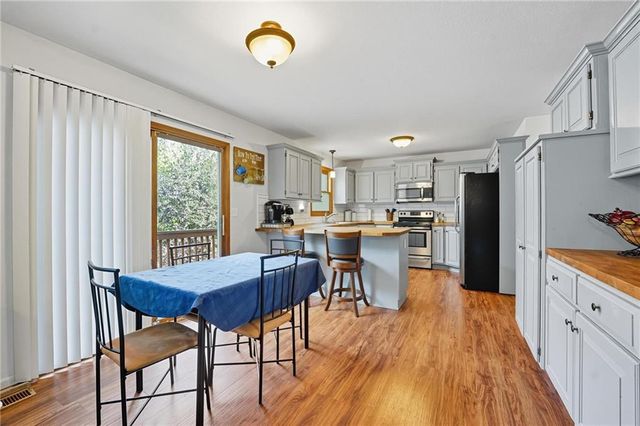 902 Aspen Drive, Smithville, MO 64089