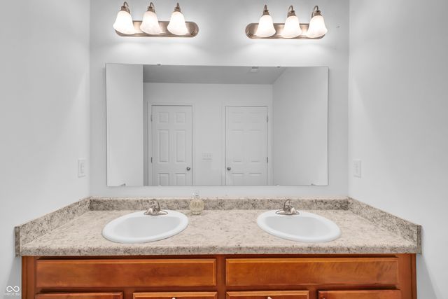 4418 Ashworth Lane, Columbus, IN 47201