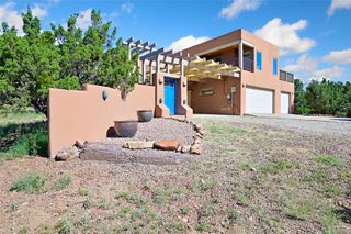66 Camino Dimitrio, Santa Fe, NM 87508