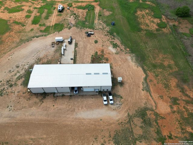 13688 S I-35, Dilley, TX 78017