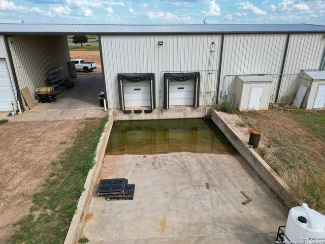 13688 S I-35, Dilley, TX 78017