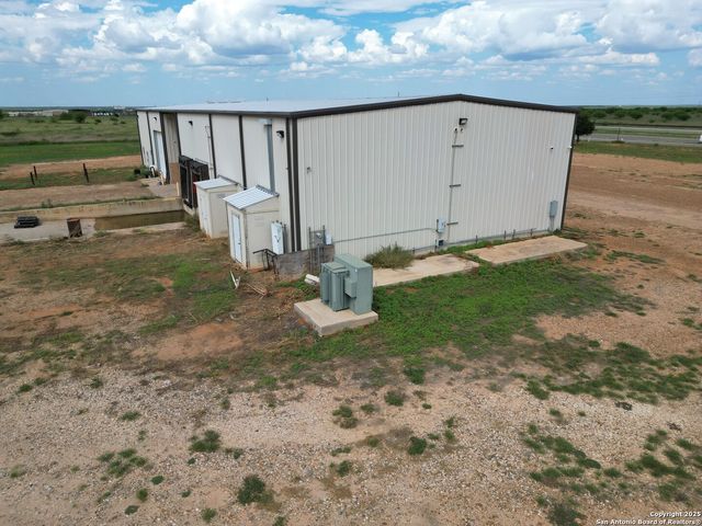 13688 S I-35, Dilley, TX 78017