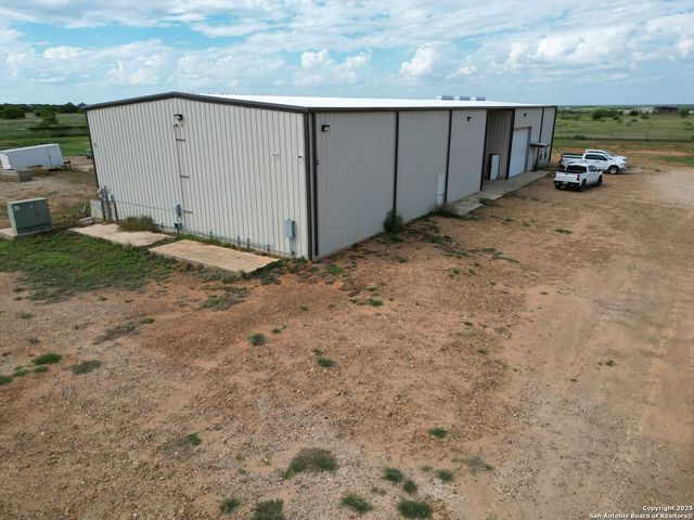 13688 S I-35, Dilley, TX 78017