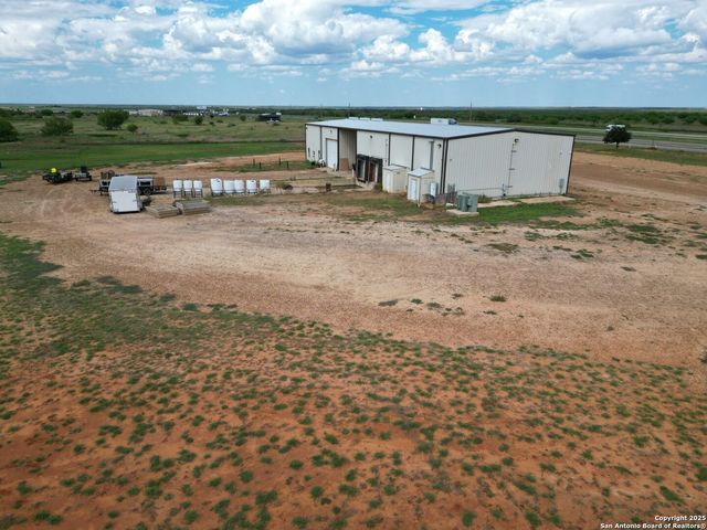 13688 S I-35, Dilley, TX 78017
