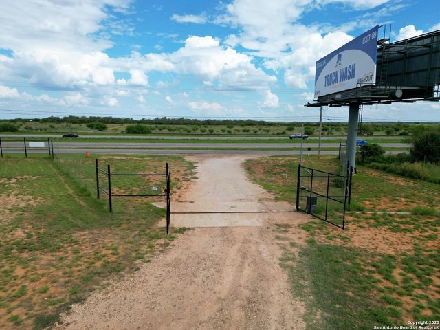 13688 S I-35, Dilley, TX 78017