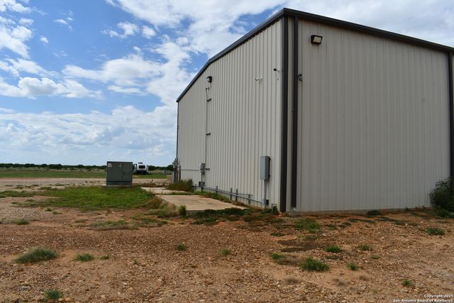13688 S I-35, Dilley, TX 78017