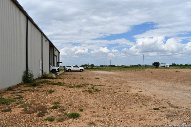 13688 S I-35, Dilley, TX 78017