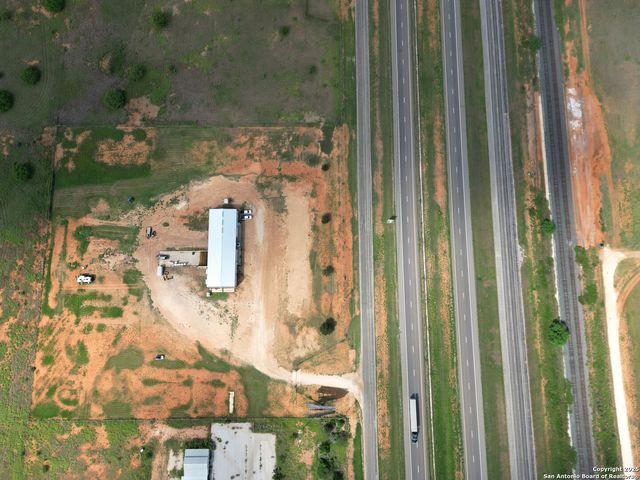 13688 S I-35, Dilley, TX 78017