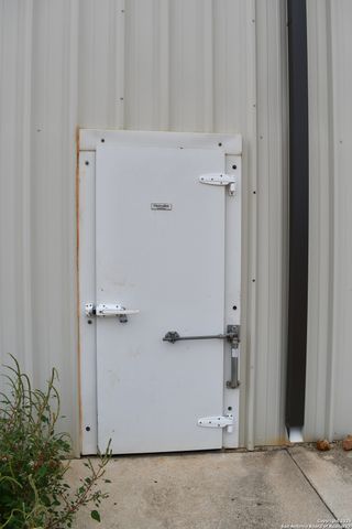 13688 S I-35, Dilley, TX 78017