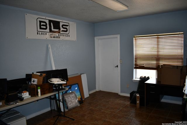 13688 S I-35, Dilley, TX 78017