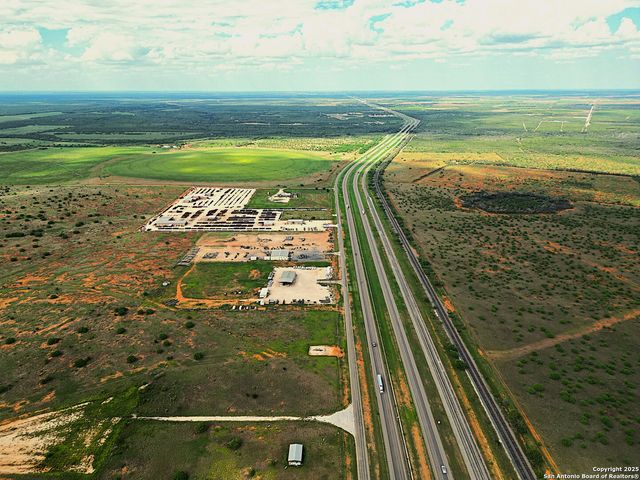 13688 S I-35, Dilley, TX 78017