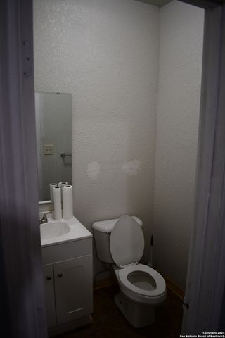 13688 S I-35, Dilley, TX 78017