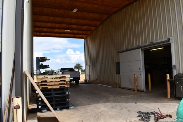 13688 S I-35, Dilley, TX 78017